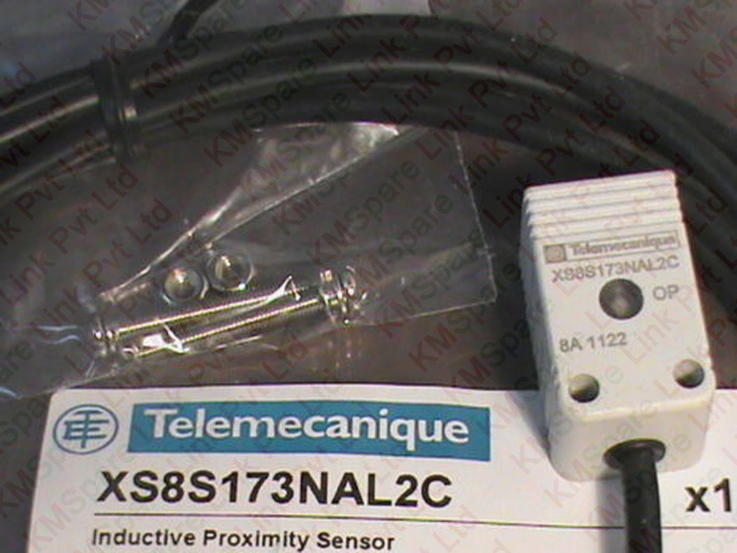 XS8S173NAL2C TELEMECANIQUE INDUCTIVE PROXIMITY SENSOR
