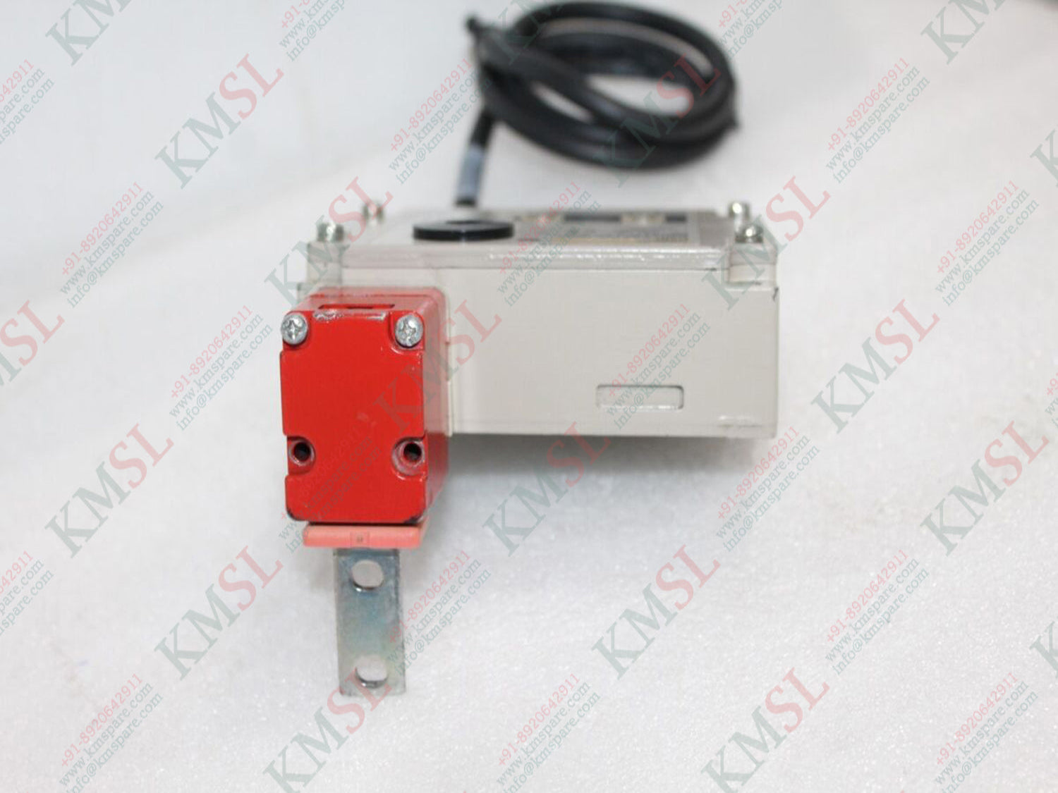 D4BL-2GRD-AT Omron Safety Switch – Reliable Industrial Safety Device | KMSPARE